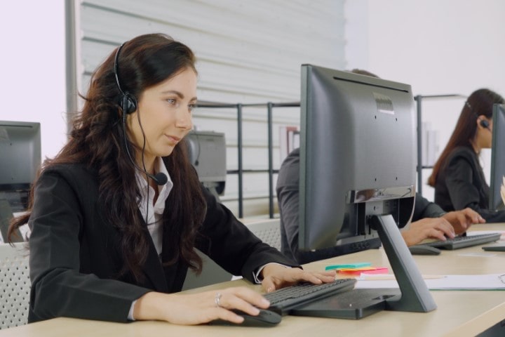 Helpdesk aan het bellen